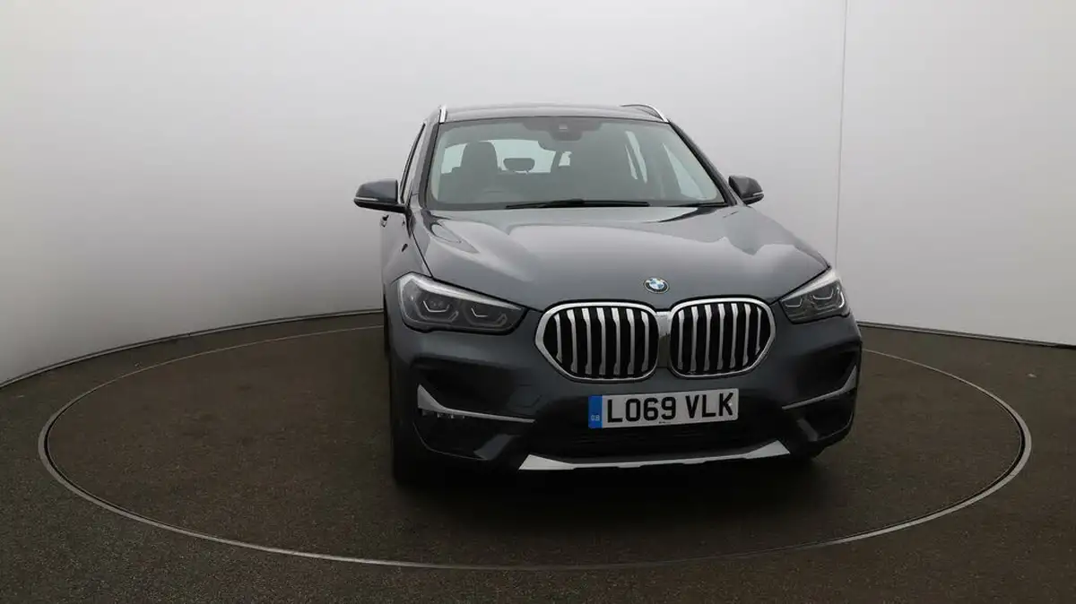 2020-bmw-x1-15-sdrive18i-xline-big-30