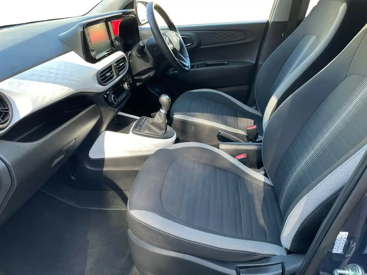 2023-hyundai-i10-10-premium-big-9