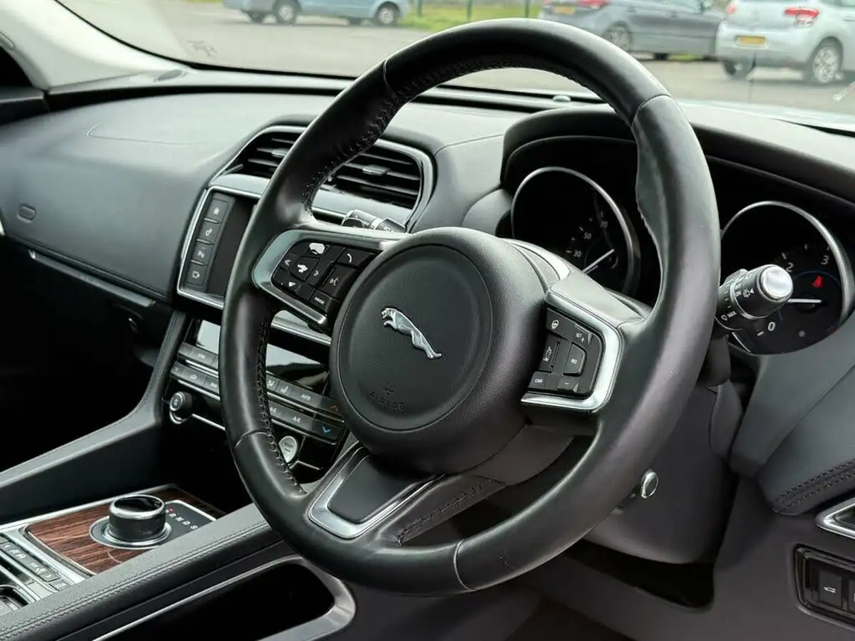 2017-jaguar-f-pace-20-i4d-portfolio-180ps-awd-ss-auto-big-13