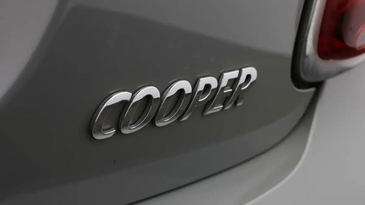 2021-mini-cooper-15-cooper-classic-hatchback-3d-big-20
