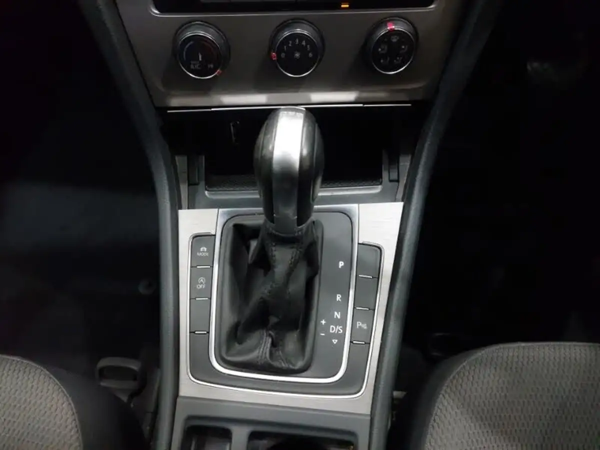 2015-volkswagen-golf-14-match-5d-dsg-big-13