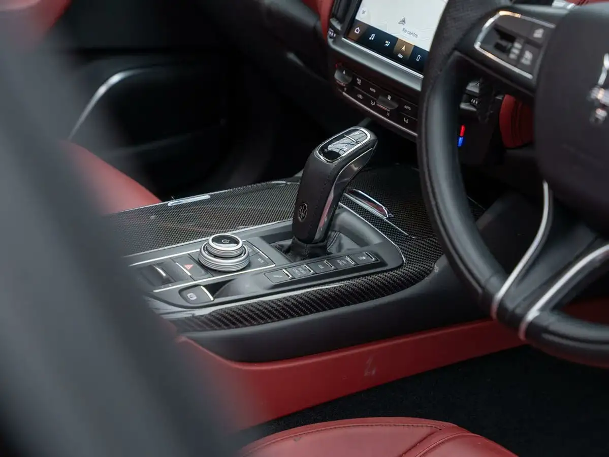 2022-maserati-levante-38-trofeo-big-43