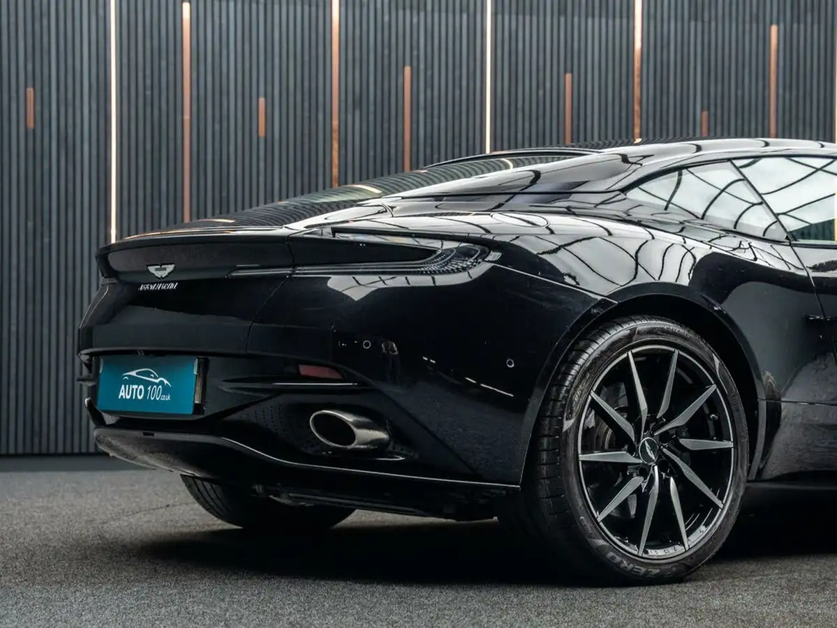 2017-aston-martin-db11-52-v12-big-22