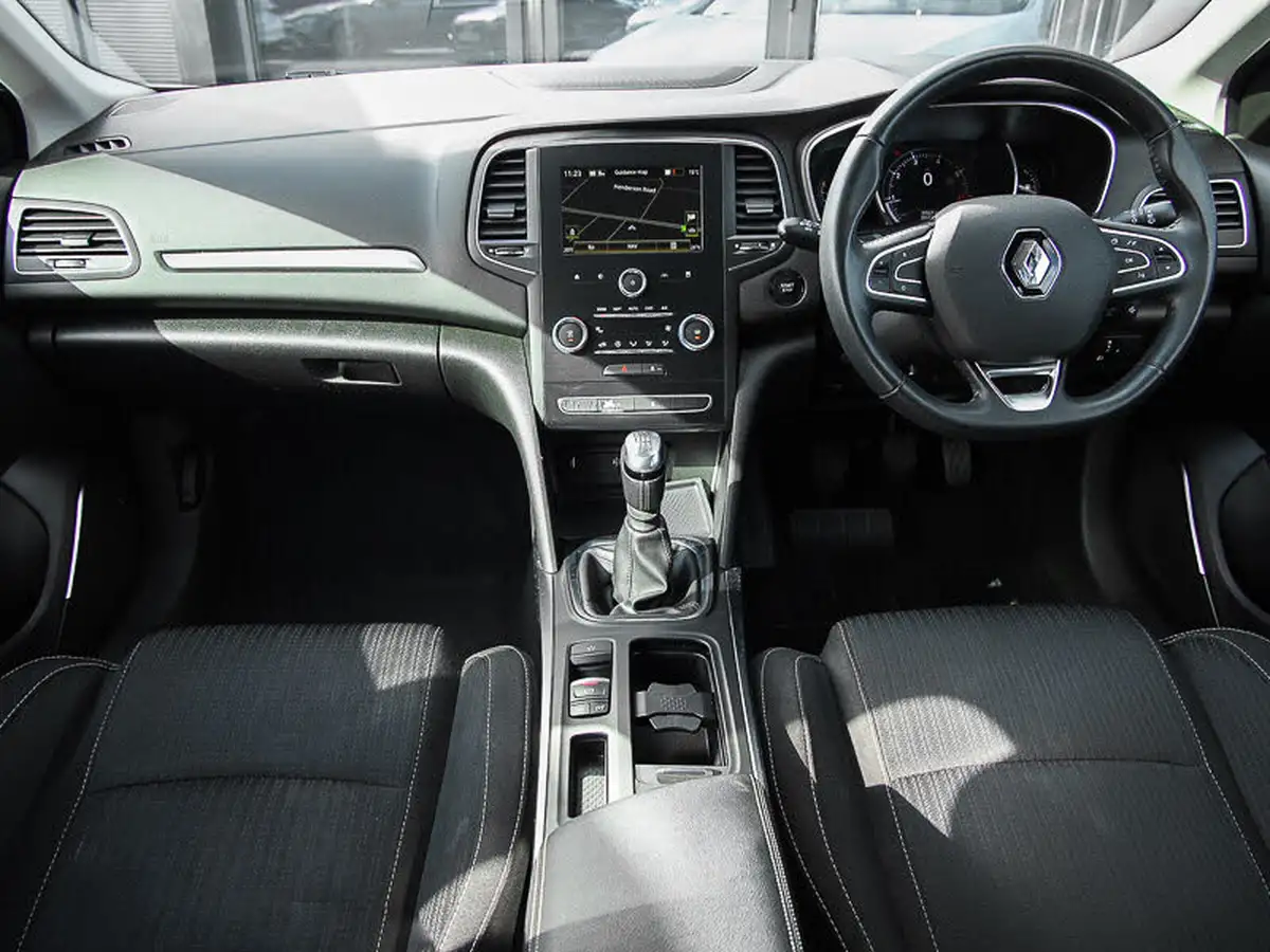 2019-renault-megane-13-tce-iconic-hatchback-big-1