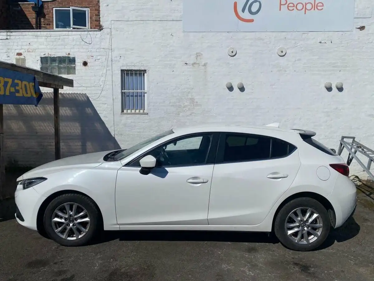 2015-mazda-mazda3-20-se-l-nav-hatchback-5d-big-4