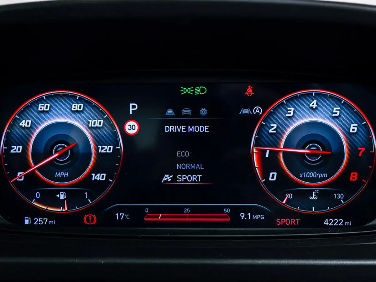 2024-hyundai-i20-10-t-gdi-advance-dct-big-15