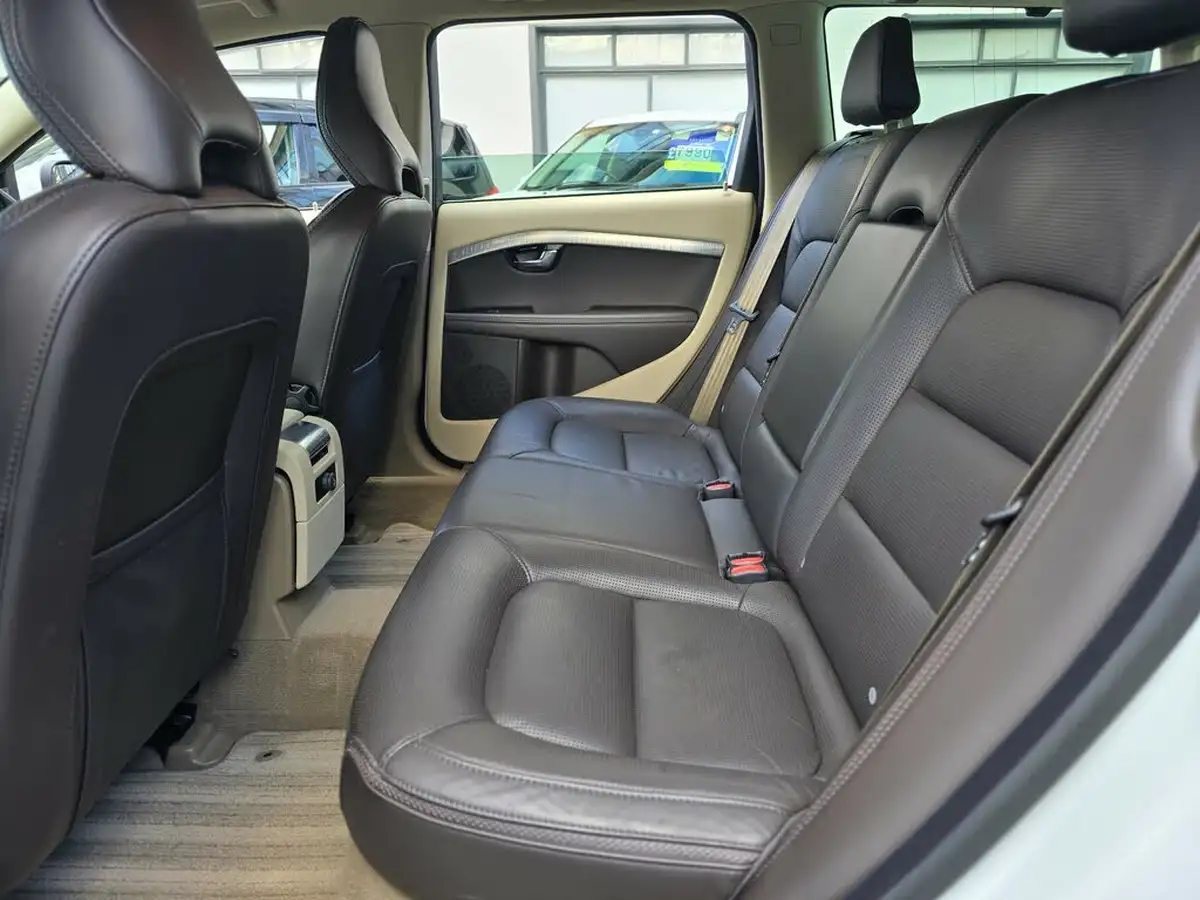 2014-volvo-xc70-30-t6-se-lux-304bhp-awd-big-33