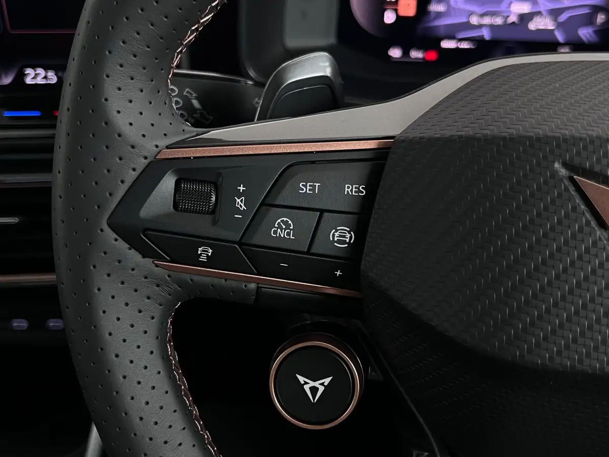 2024-cupra-formentor-15-e-hybrid-vz1-big-21