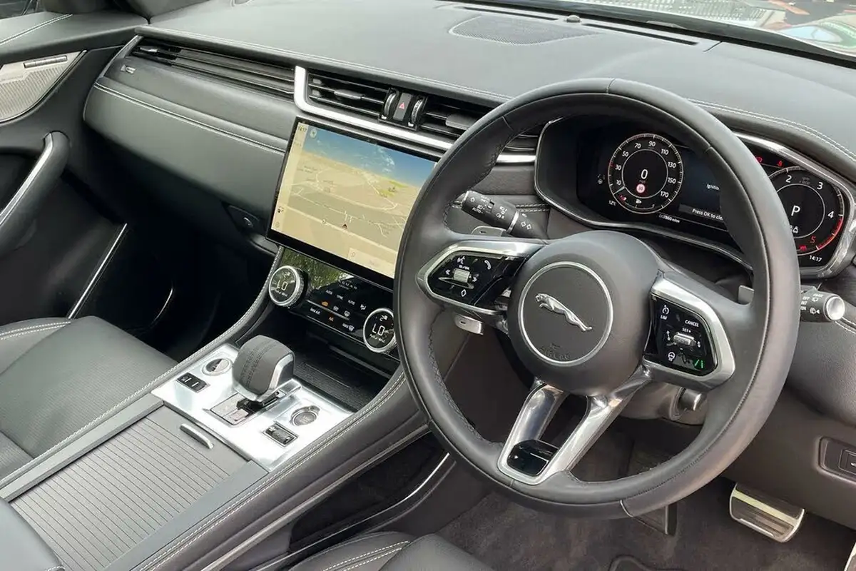 2024-jaguar-f-pace-20-d200-r-dynamic-hse-black-big-25