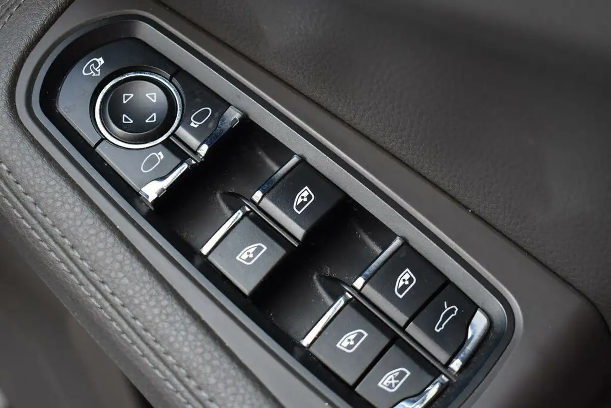 2015-porsche-macan-30td-s-big-33
