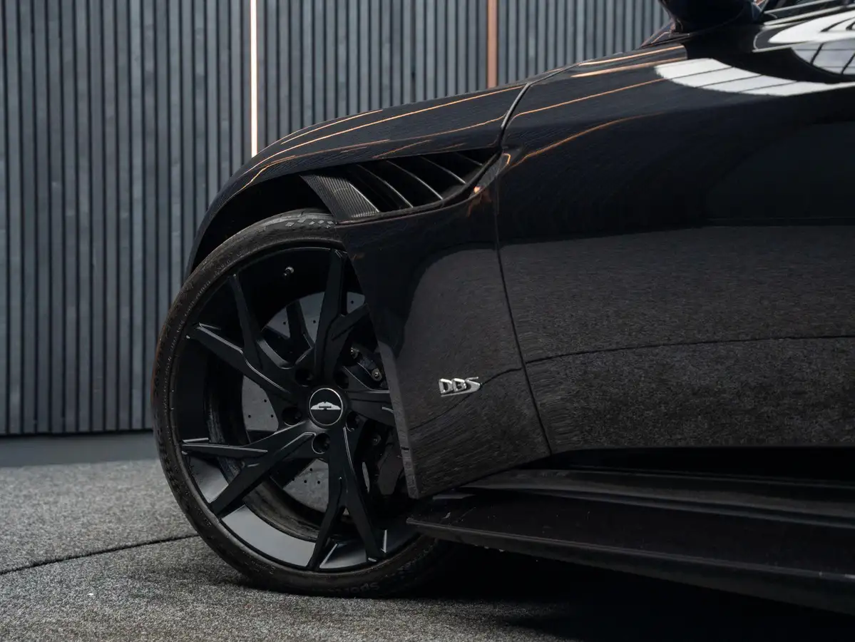 2019-aston-martin-dbs-52-v12-superleggera-big-37