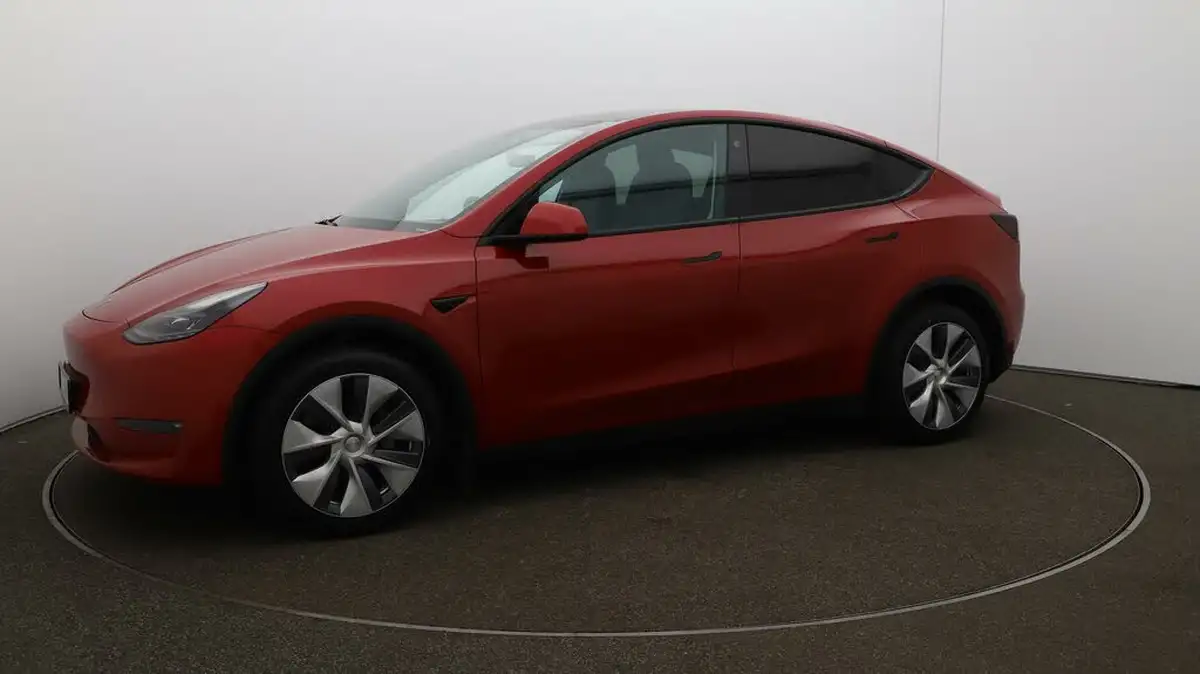 2022-tesla-model-y-e-long-range-big-59