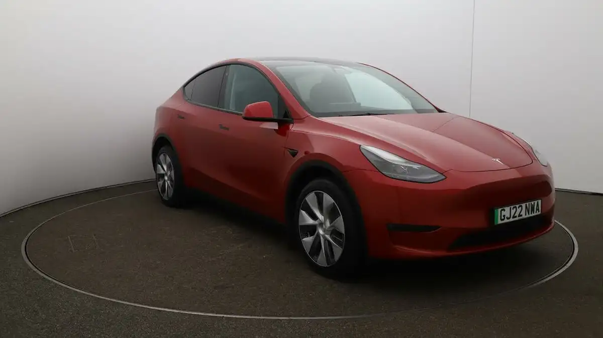 2022-tesla-model-y-e-long-range-big-35