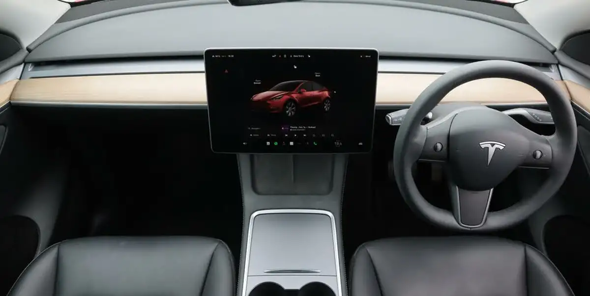 2022-tesla-model-y-e-long-range-big-13