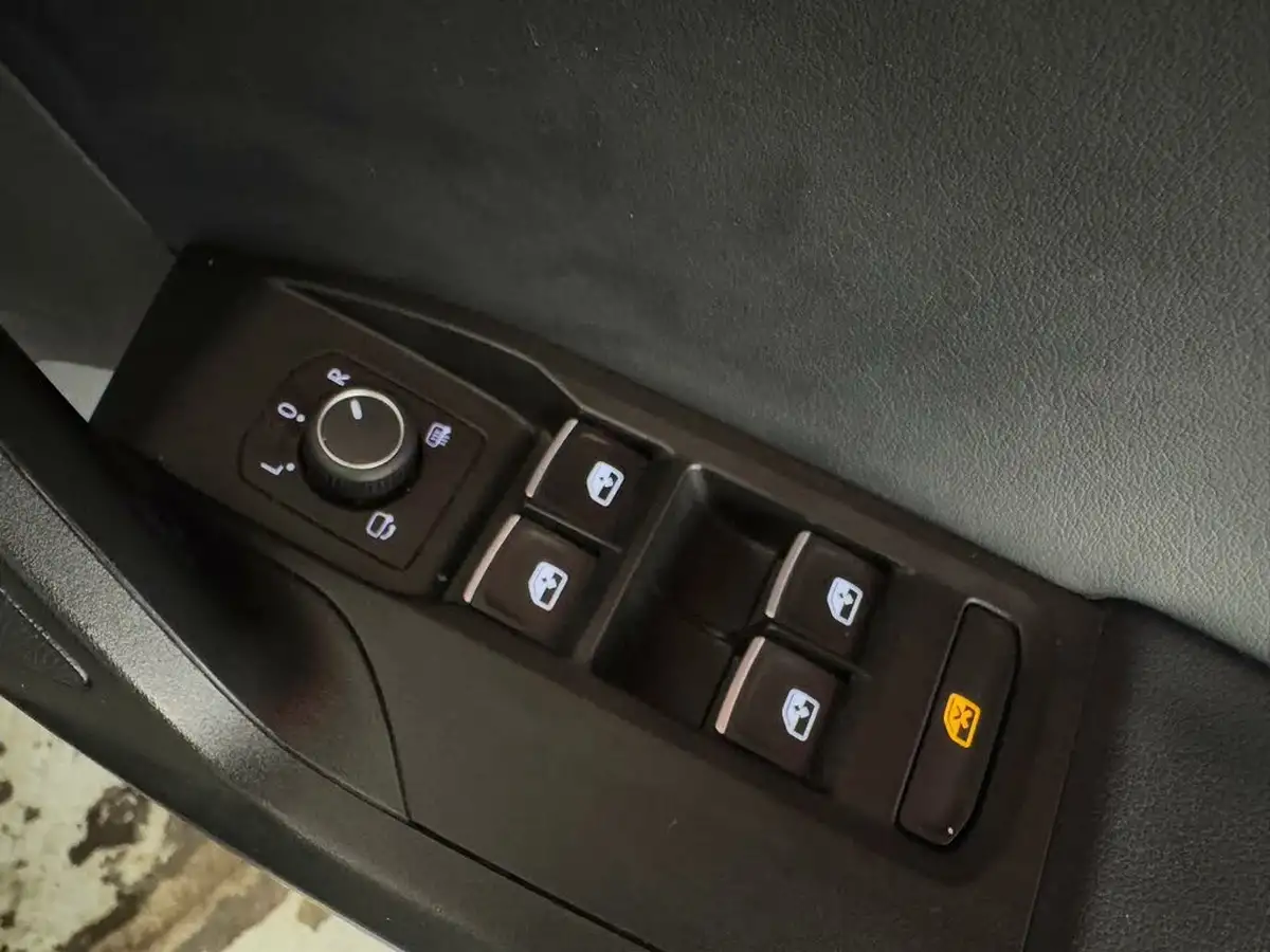 2021-seat-leon-14-e-hybrid-fr-hatchback-big-18
