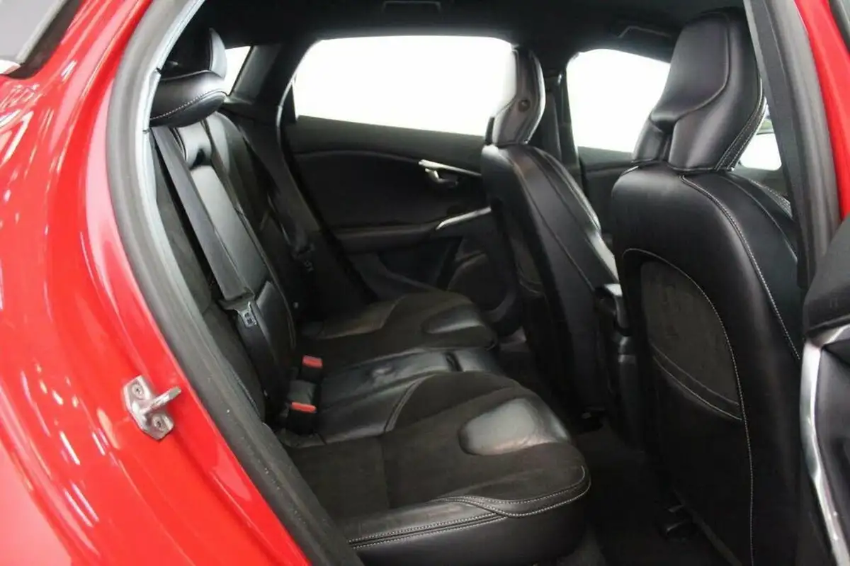 2013-volvo-v40-20td-d3-r-design-big-43