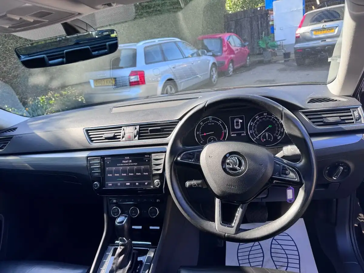2017-skoda-superb-20tdi-se-l-executive-hatchback-dsg-big-15