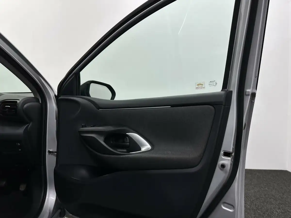 2021-toyota-yaris-15-vvt-i-icon-114bhp-hybrid-1490cc-e-cvt-big-29