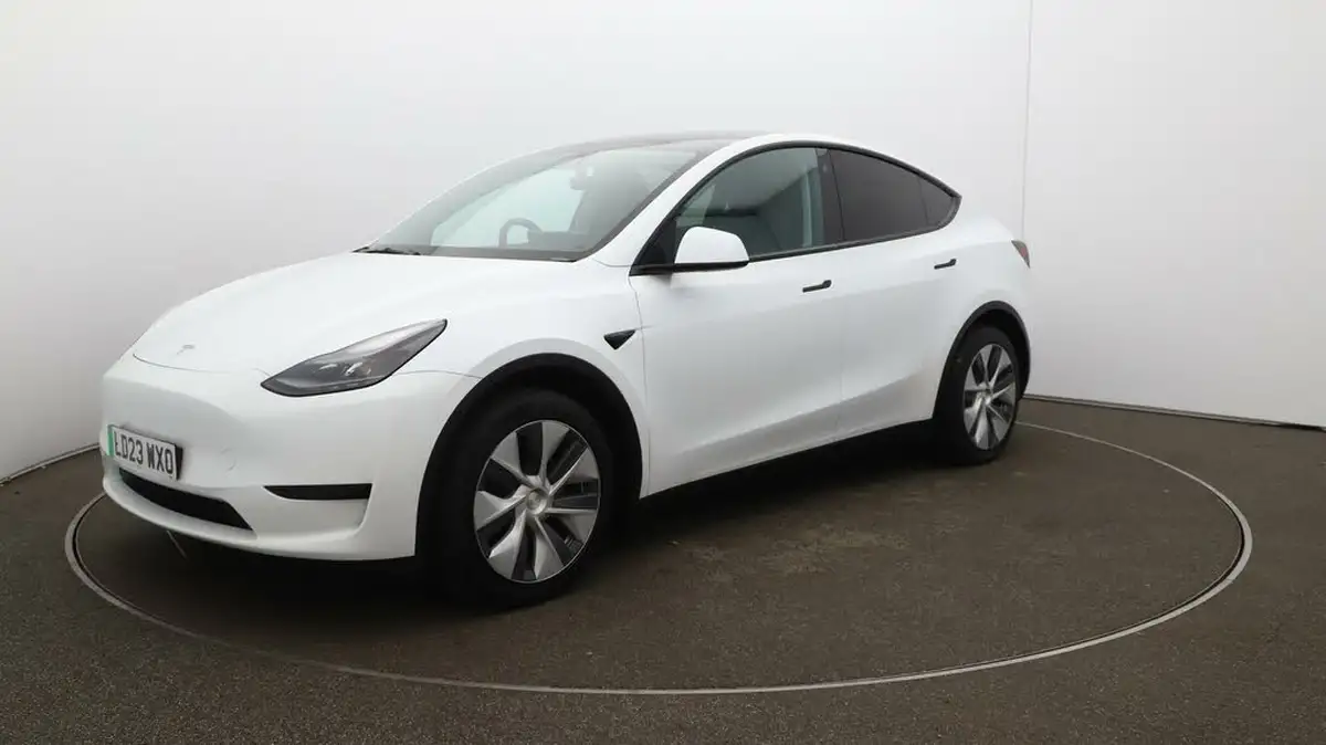 2023-tesla-model-y-e-rwd-big-60
