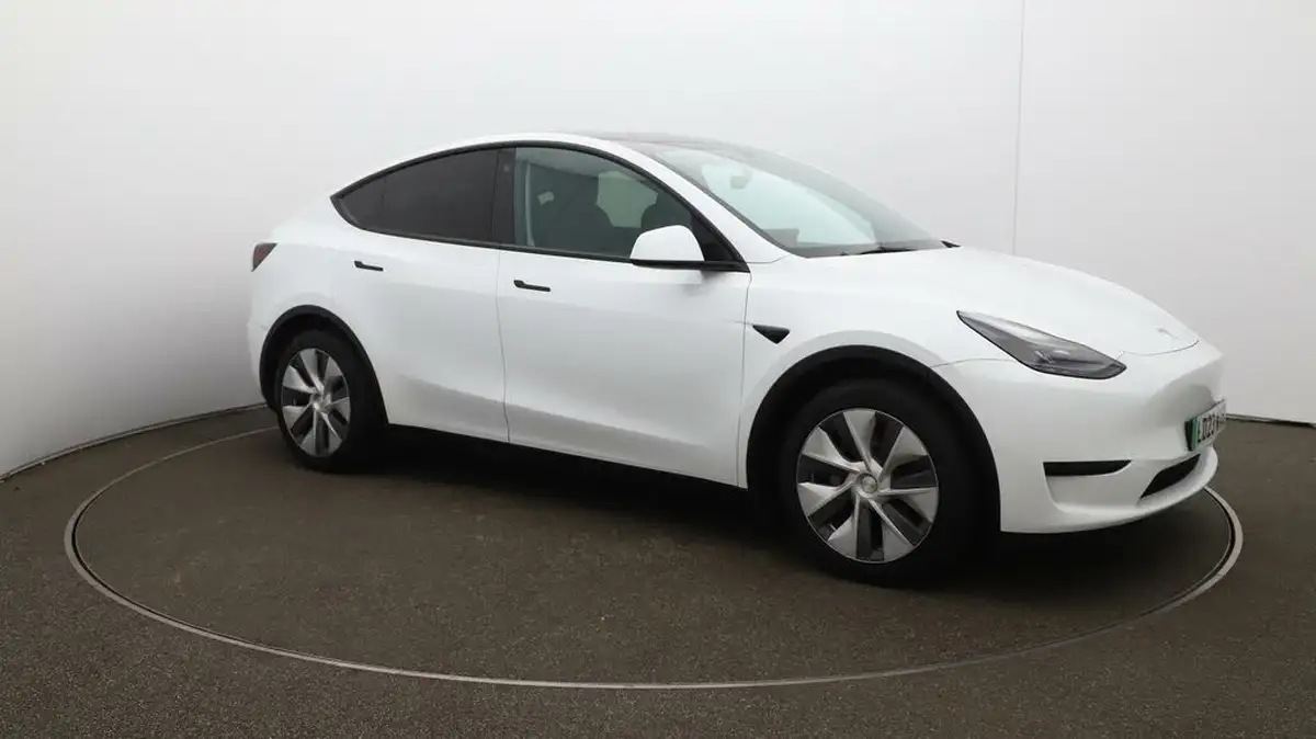 2023-tesla-model-y-e-rwd-big-36