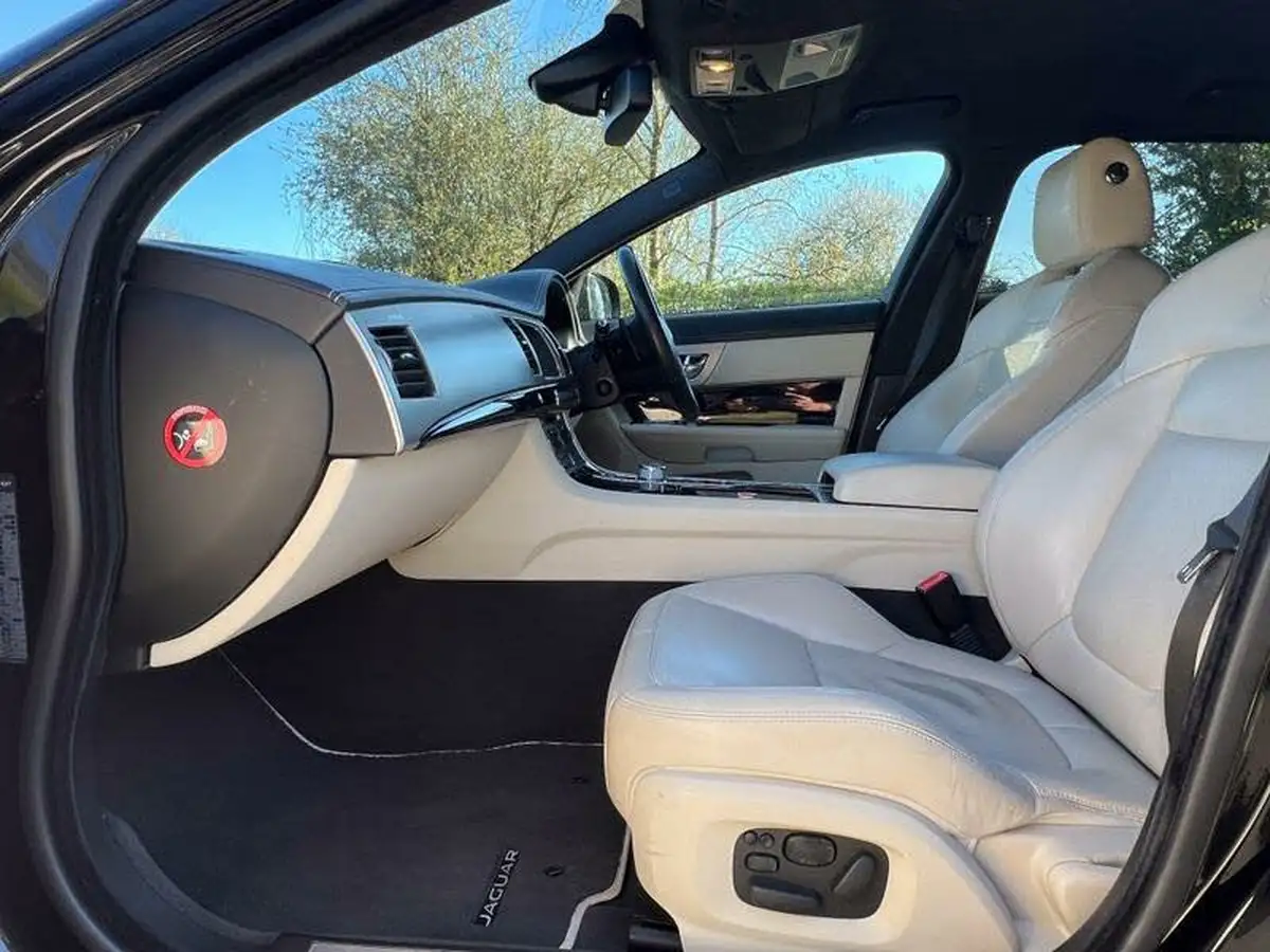 2015-jaguar-xf-30td-s-portfolio-sportbrake-5d-big-2
