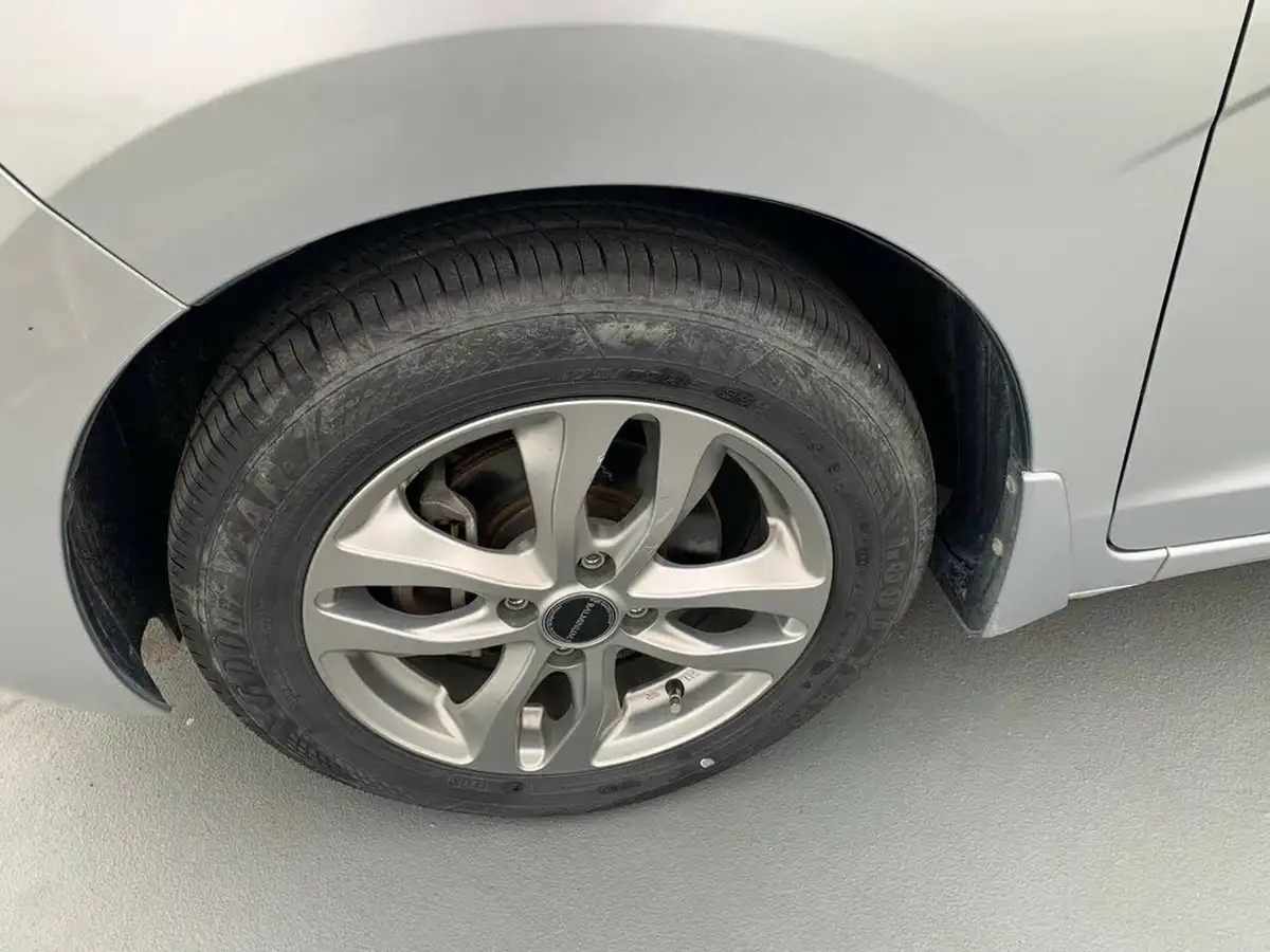 2013-honda-fit-18-hybrid-cruise-big-10