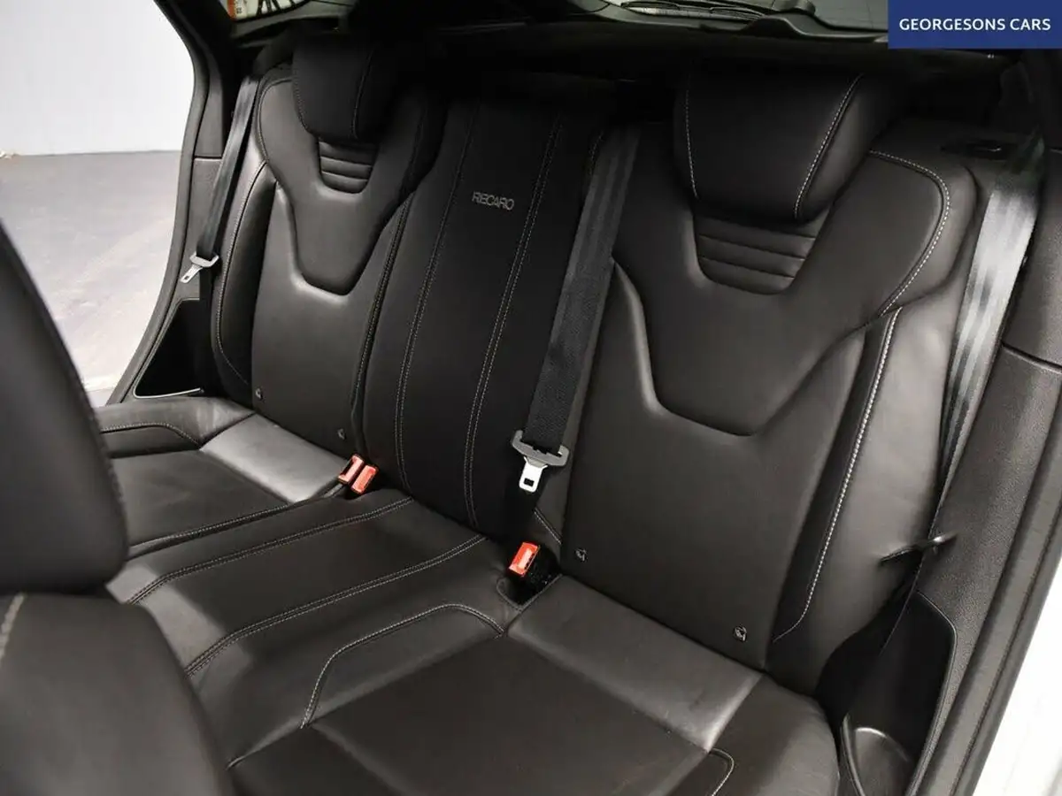 2017-ford-focus-20t-st3-hatchback-big-16