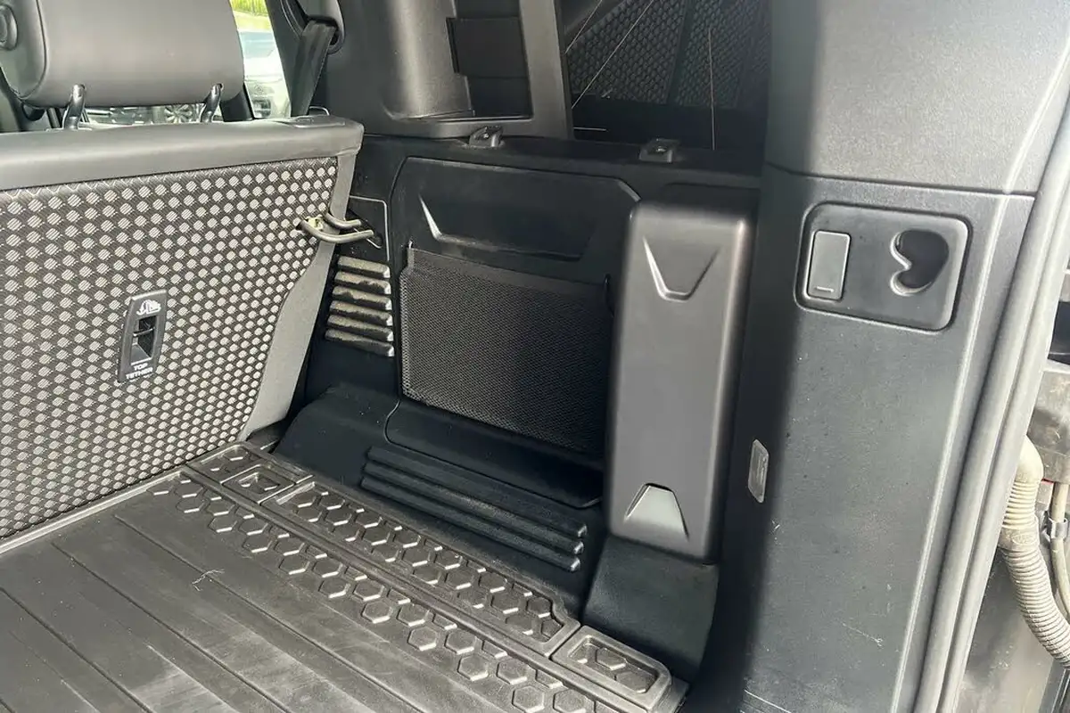 2023-land-rover-110-defender-30-d300-x-dynamic-hse-big-60
