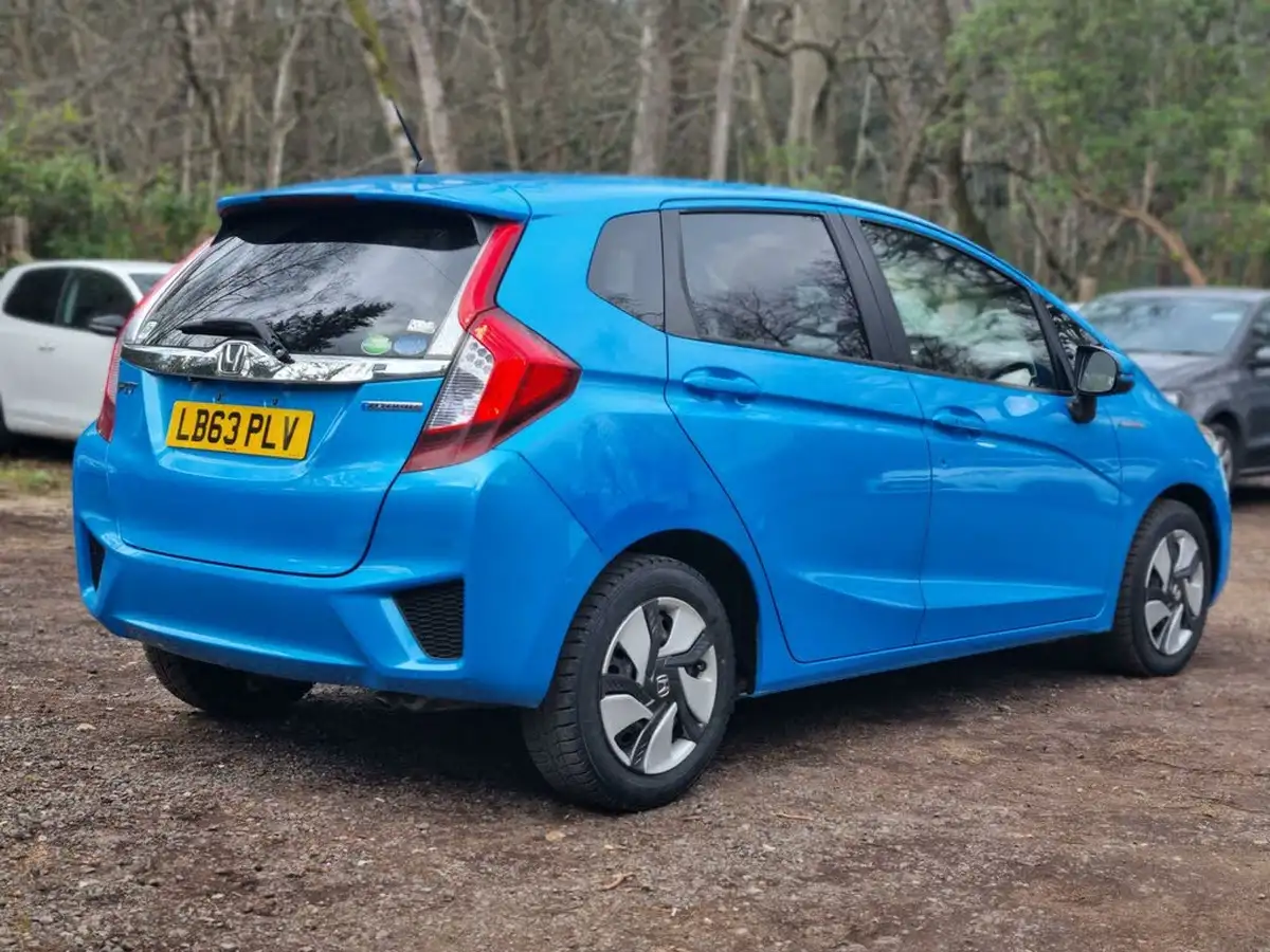 2014-honda-fit-hybrid-big-20