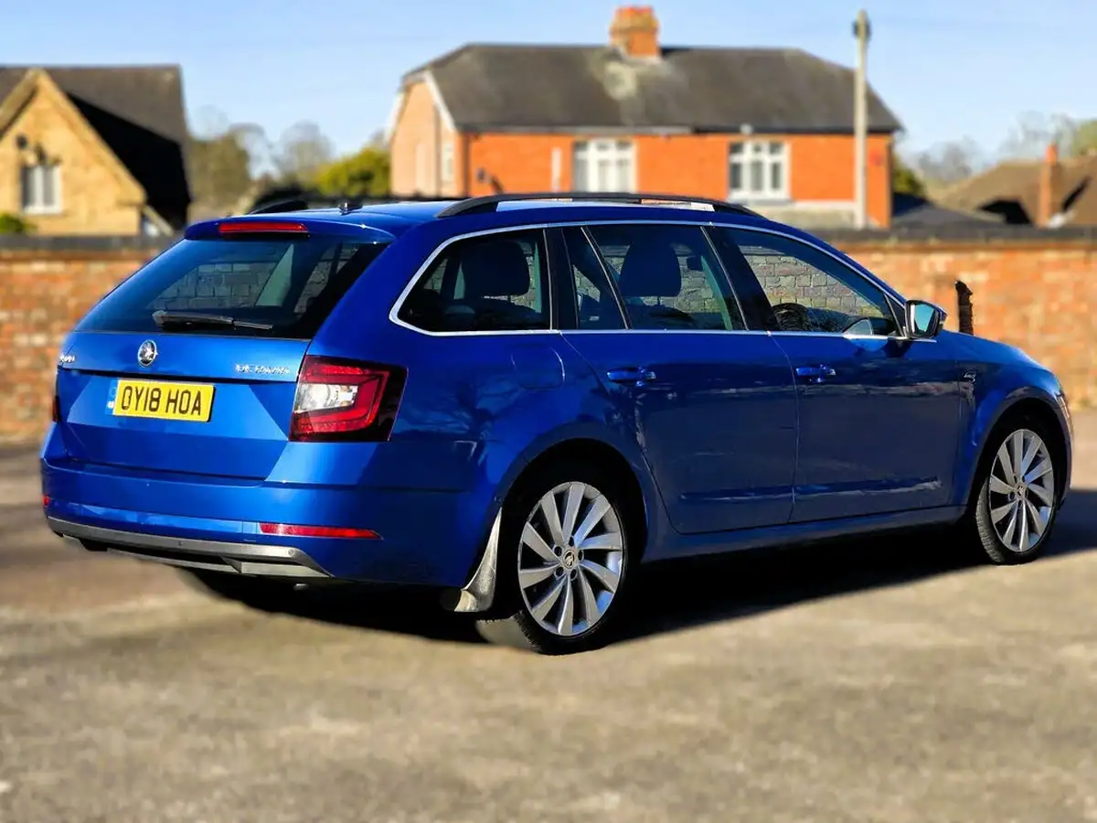 2018-skoda-octavia-20tdi-laurin-klement-estate-dsg-big-22