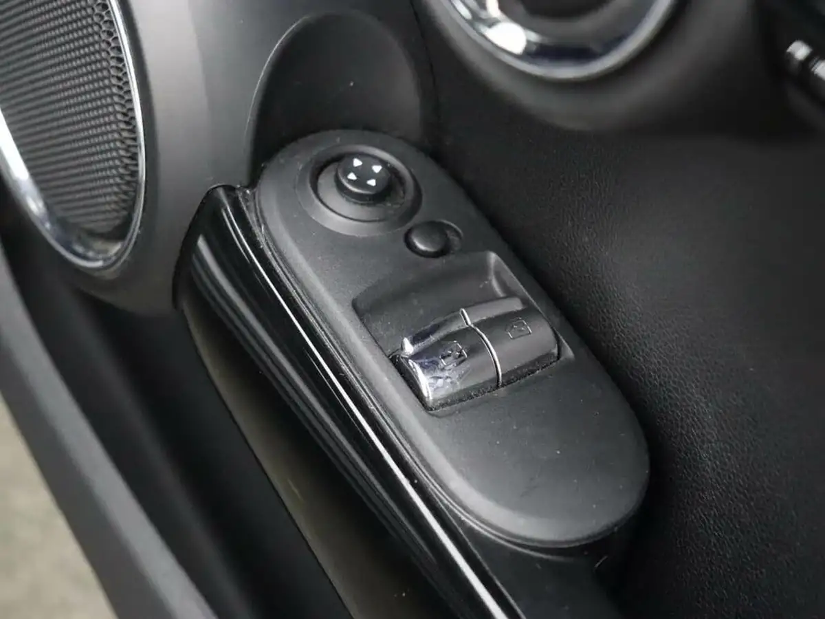 2019-mini-cooper-15-cooper-exclusive-134bhp-hatchback-3d-big-16