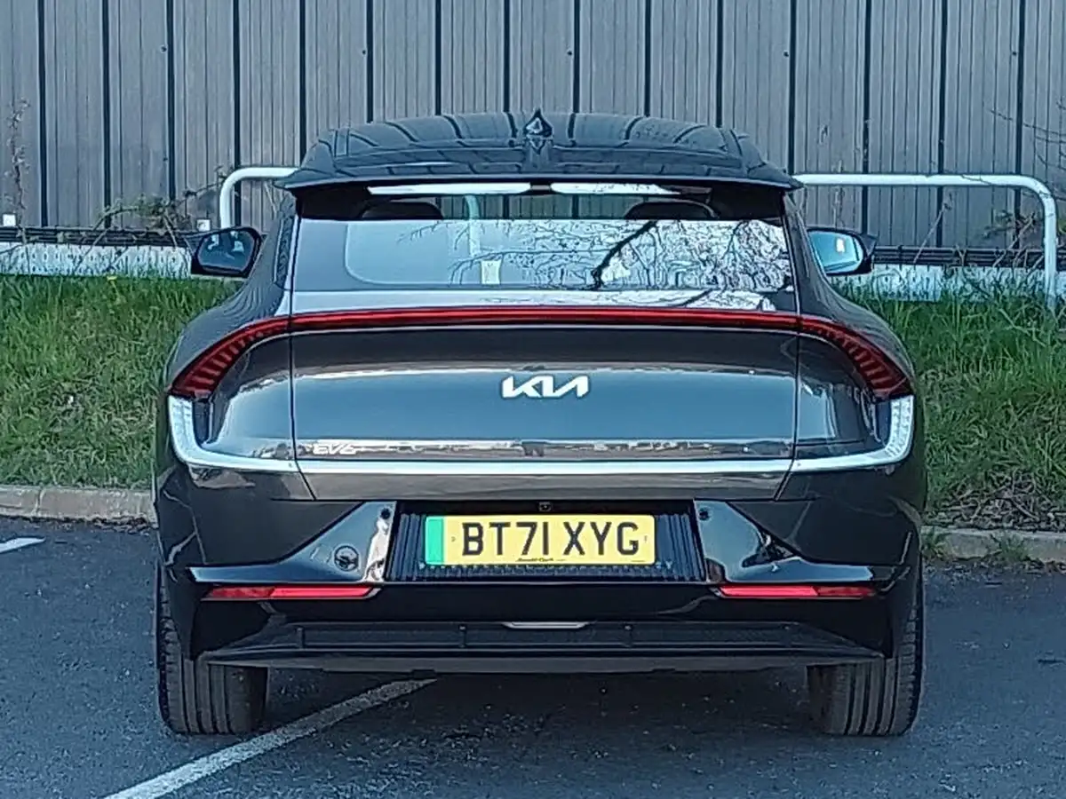 2022-kia-ev6-e-air-big-15