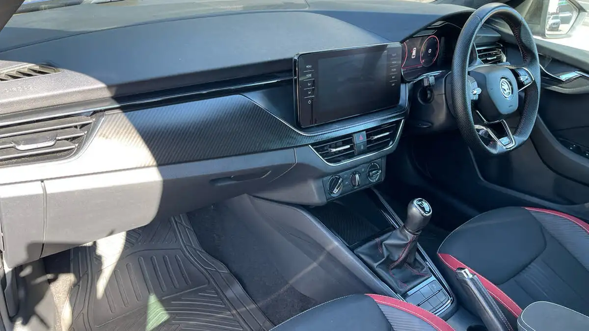2022-skoda-kamiq-10-tsi-monte-carlo-109ps-big-9