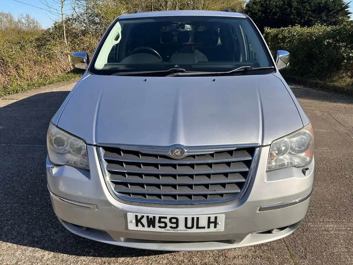 2010-chrysler-grand-voyager-28td-limited-2776cc-big-6