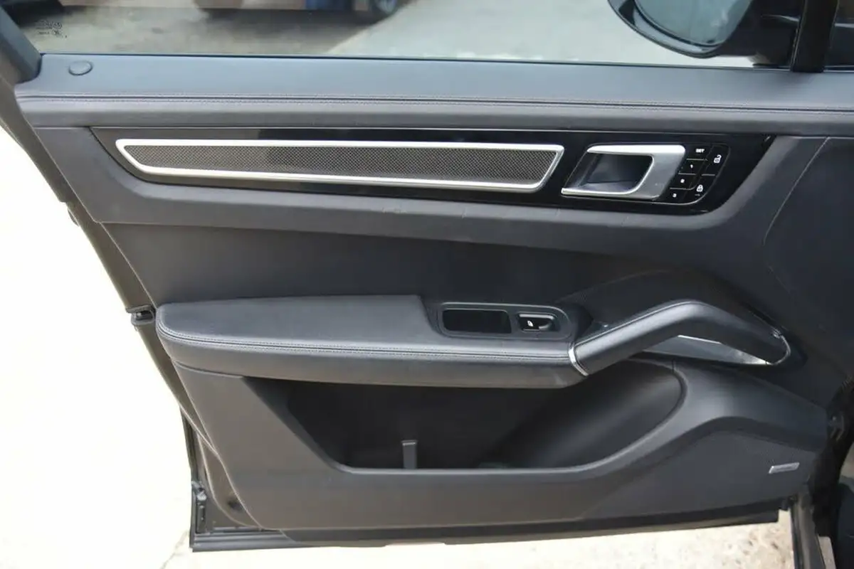 2019-porsche-cayenne-40-v8-turbo-coupe-big-26