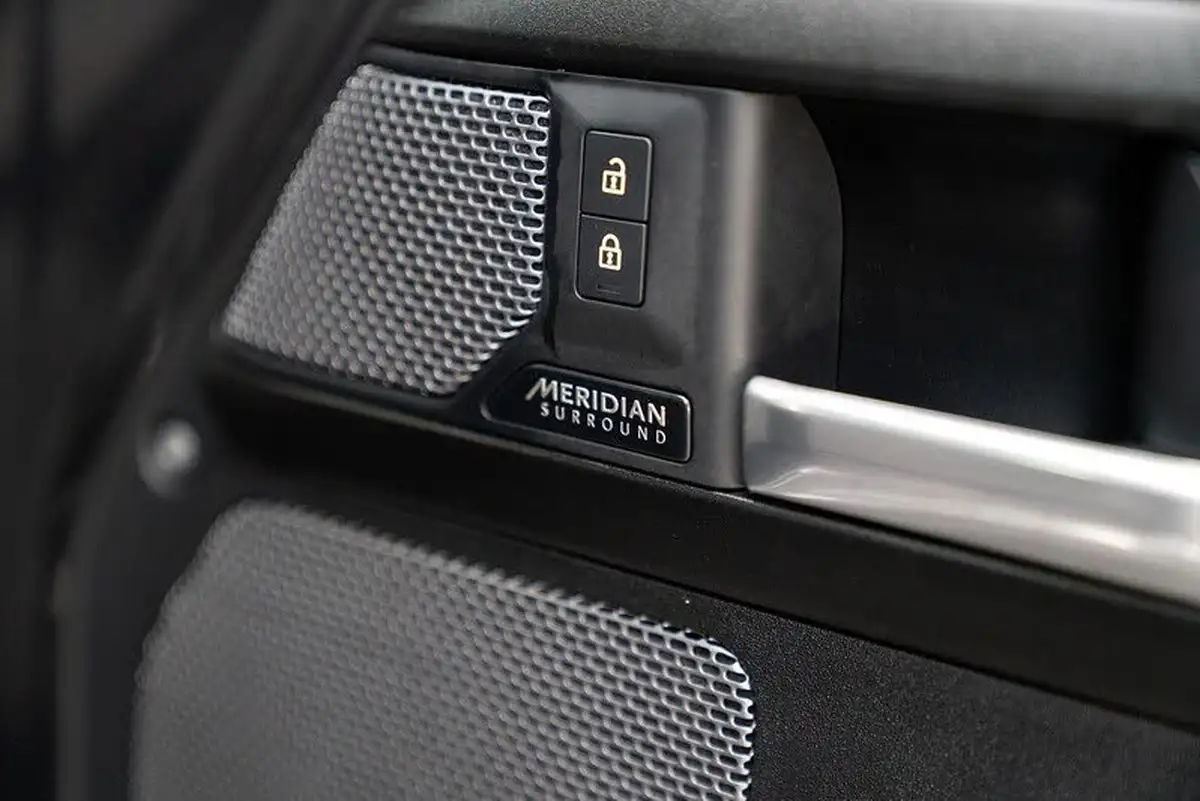 2021-land-rover-110-defender-50-p525-v8-carpathian-edition-big-25