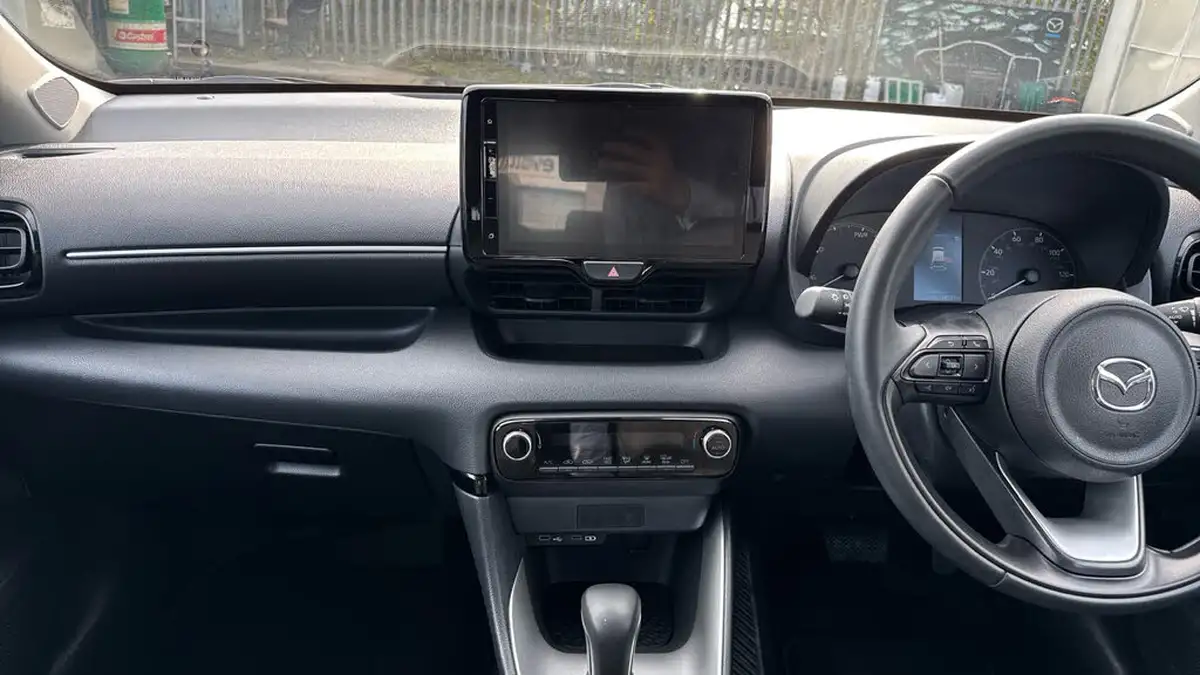 2024-mazda-mazda2-15-centre-line-big-11