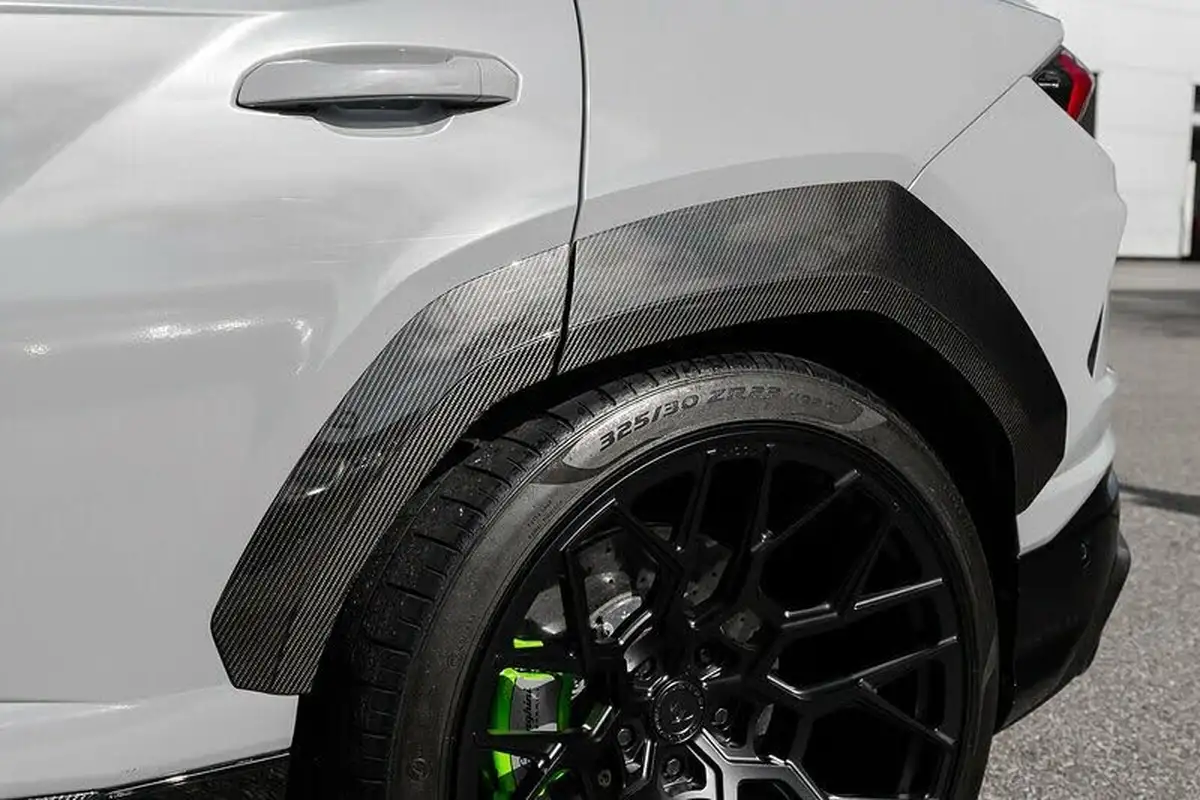 2021-lamborghini-urus-40-no-trim-big-44