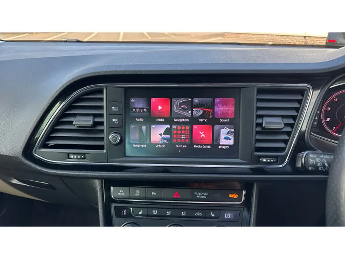 2019-seat-leon-20-tsi-fr-sport-hatchback-big-11