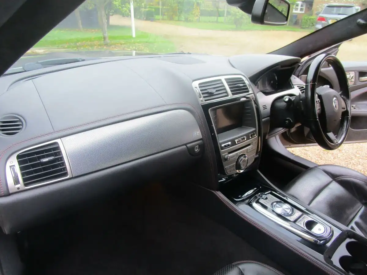 2010-jaguar-xkr-50-coupe-big-11