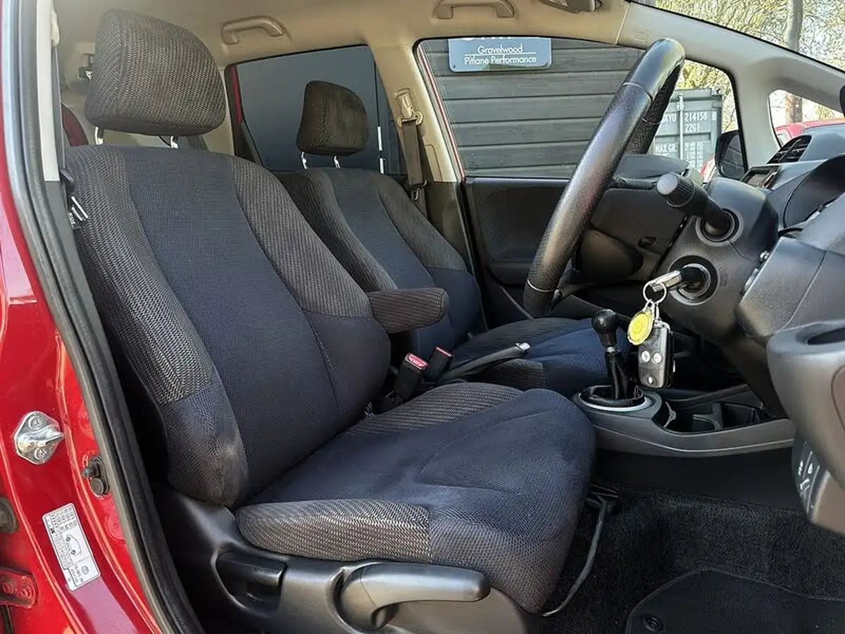 2014-honda-jazz-14-es-plus-big-4