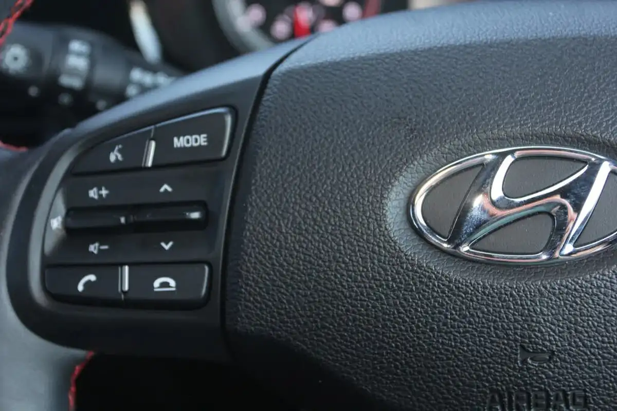 2022-hyundai-i10-10-t-gdi-n-line-big-19