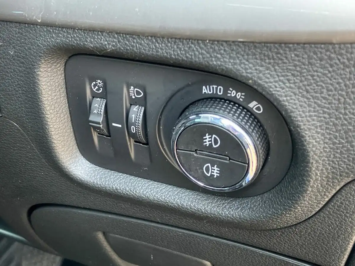 2020-vauxhall-astra-15-turbo-d-sri-vx-line-nav-big-35
