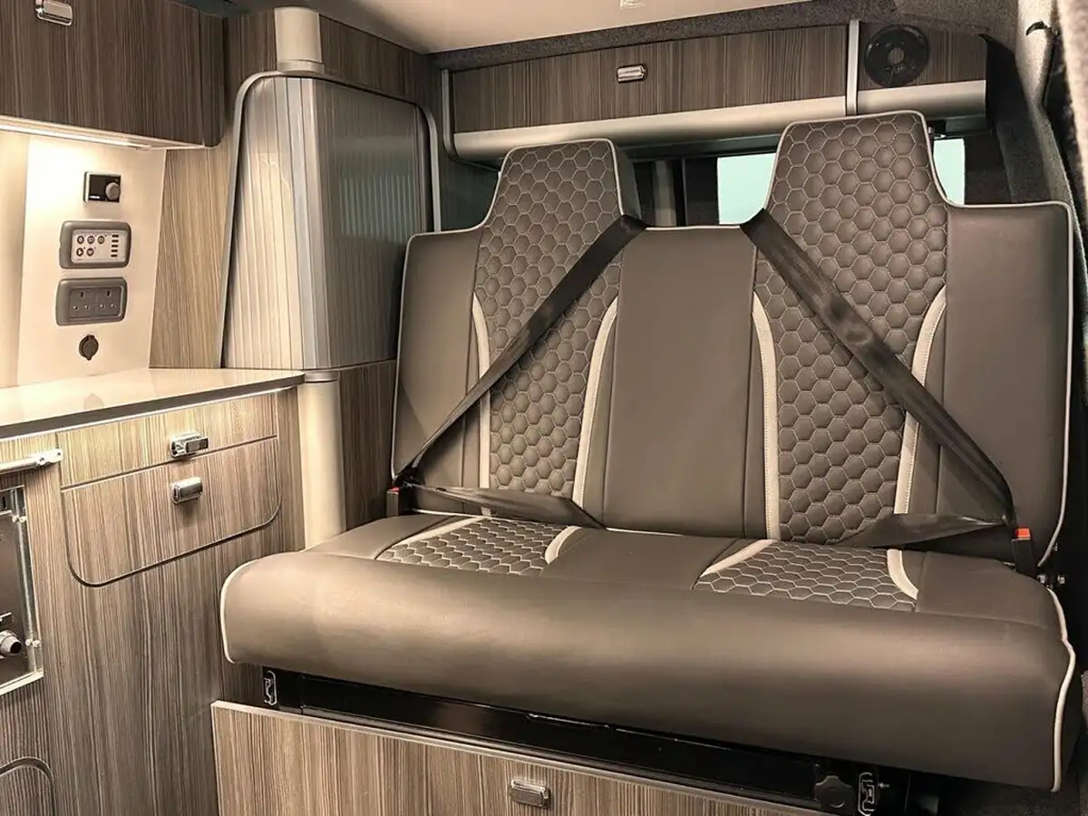 2016-volkswagen-transporter-20tdi-t32-highline-bmt-102ps-swb-panel-van-big-39