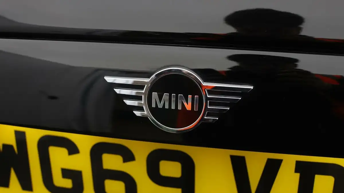 2019-mini-cooper-15-cooper-classic-hatchback-5d-big-19