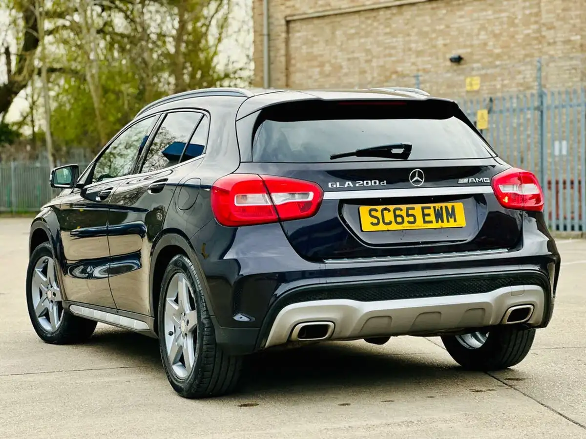 2015-mercedes-benz-gla-class-21d-gla-200d-amg-line-ss-big-49