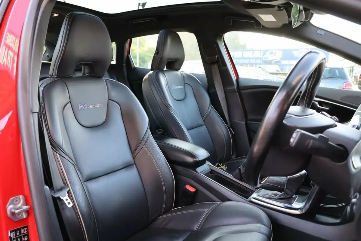 2014-volvo-v40-20td-d4-r-design-lux-177bhp-1984cc-geartronic-big-5