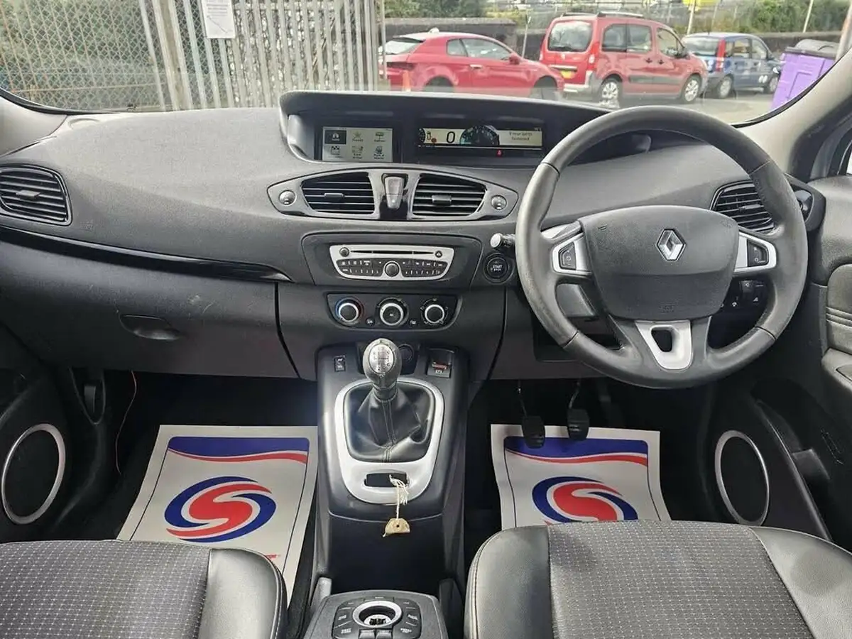 2011-renault-scenic-16-dynamique-tom-tom-big-16