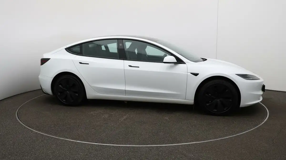 2024-tesla-model-3-e-rwd-big-39