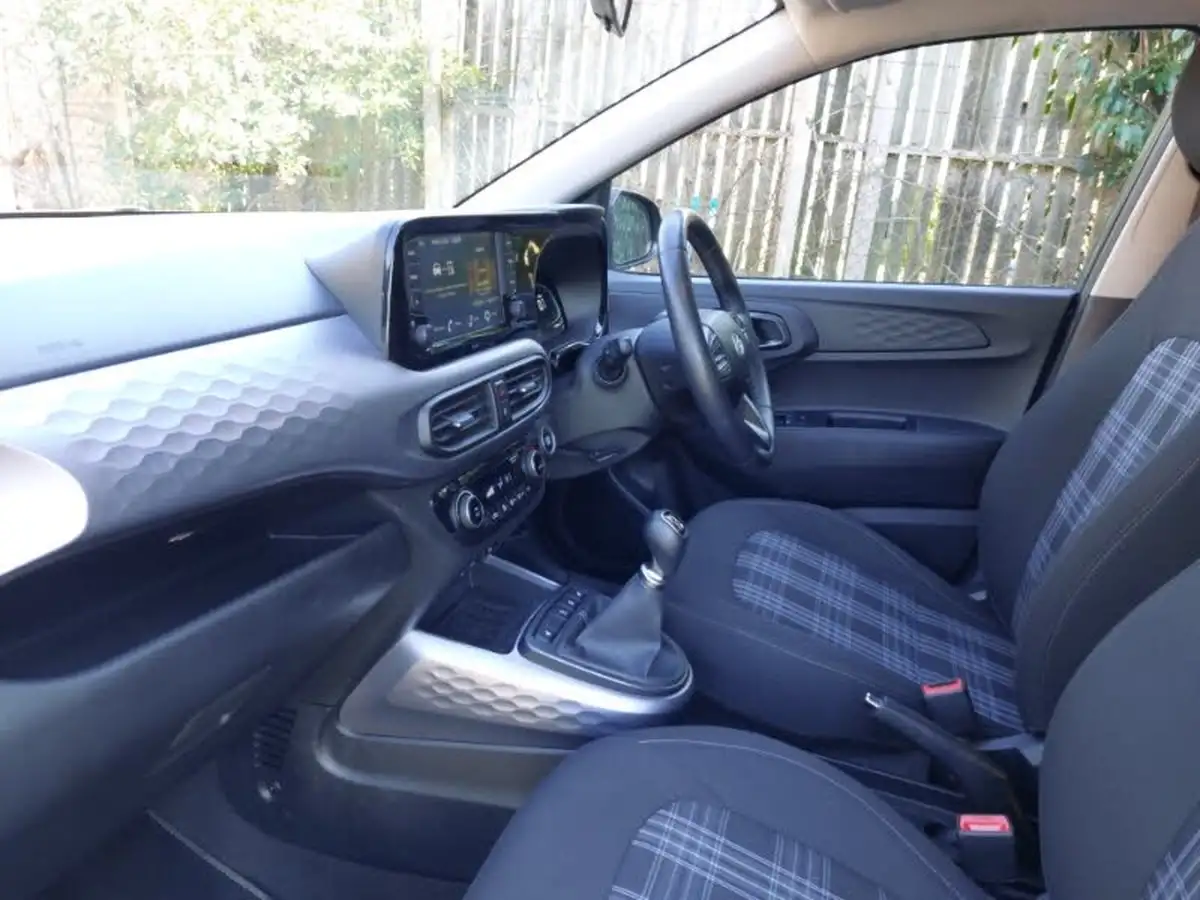 2023-hyundai-i10-10-premium-big-4